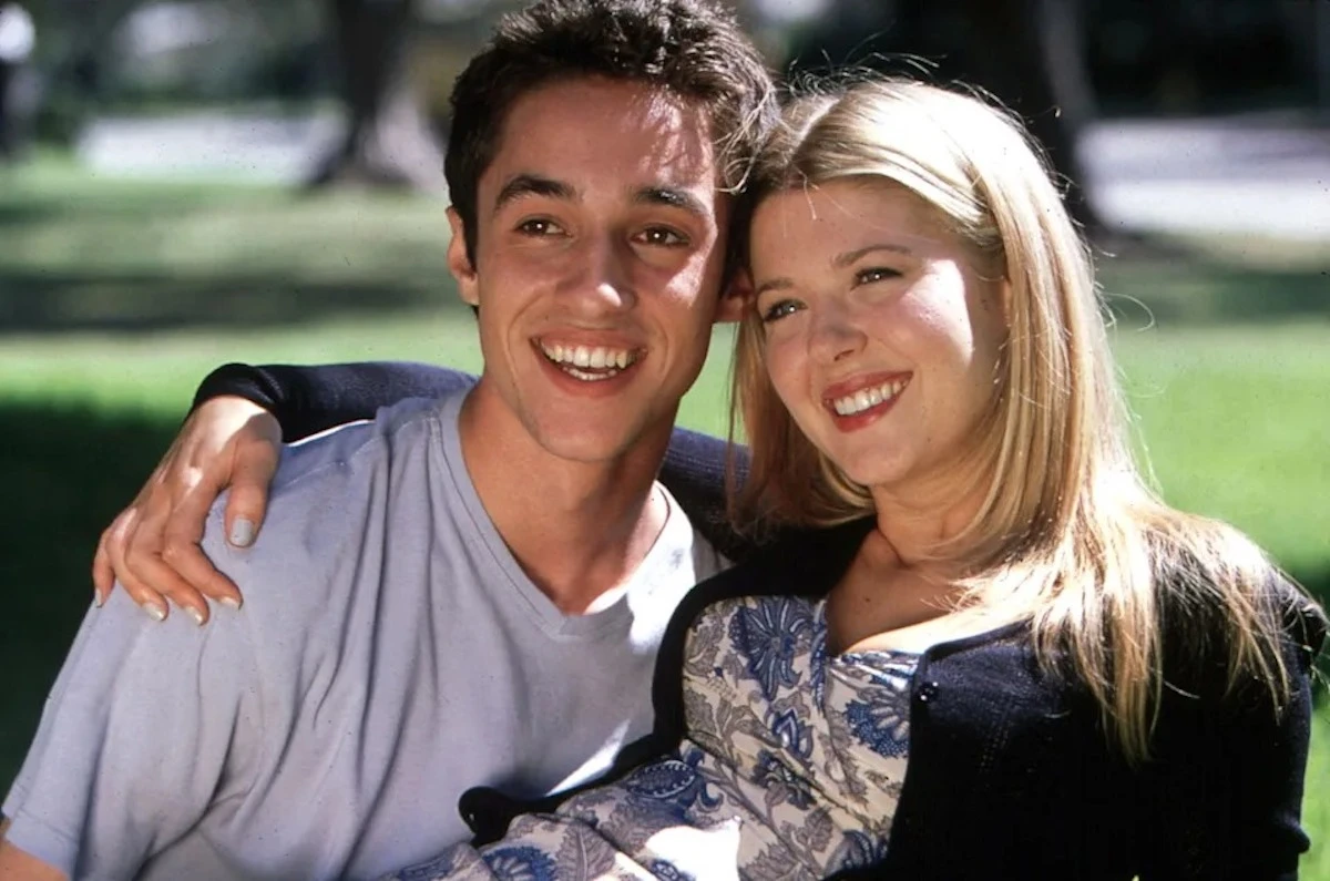 Tara Reid ritratta in un momento di riflessione