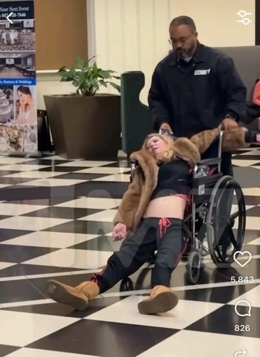 Attrice Tara Reid durante un evento pubblico