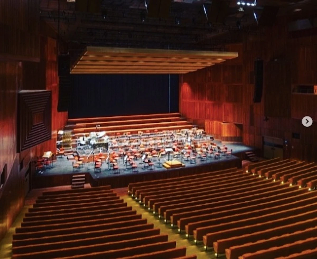 Jubilant Sykes durante una performance