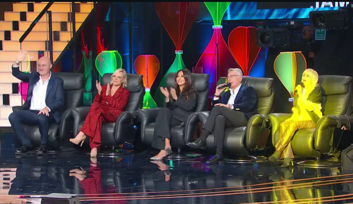 La giuria di Tu sì que vales durante la finale