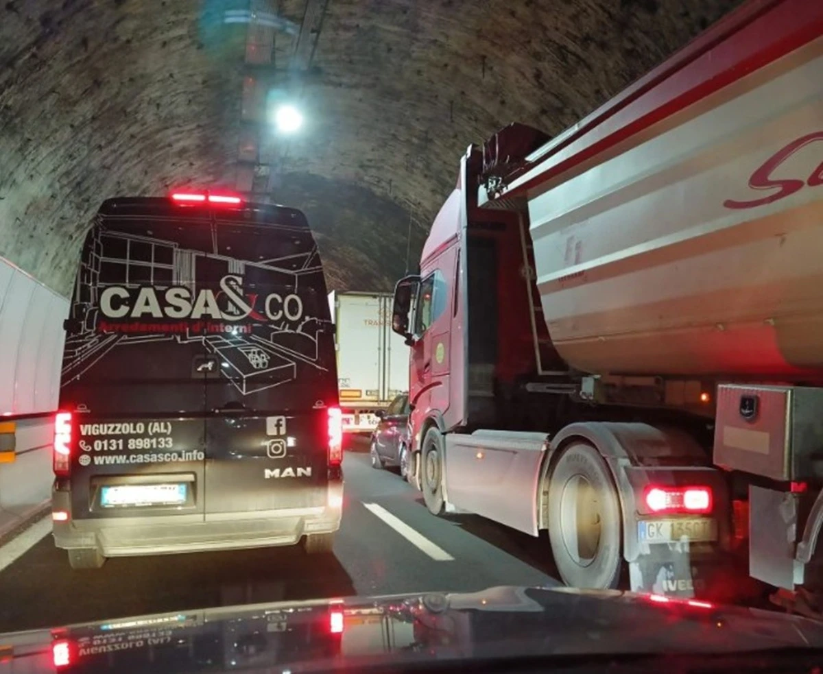 Traffico intenso e code sull’autostrada A7 in direzione Genova