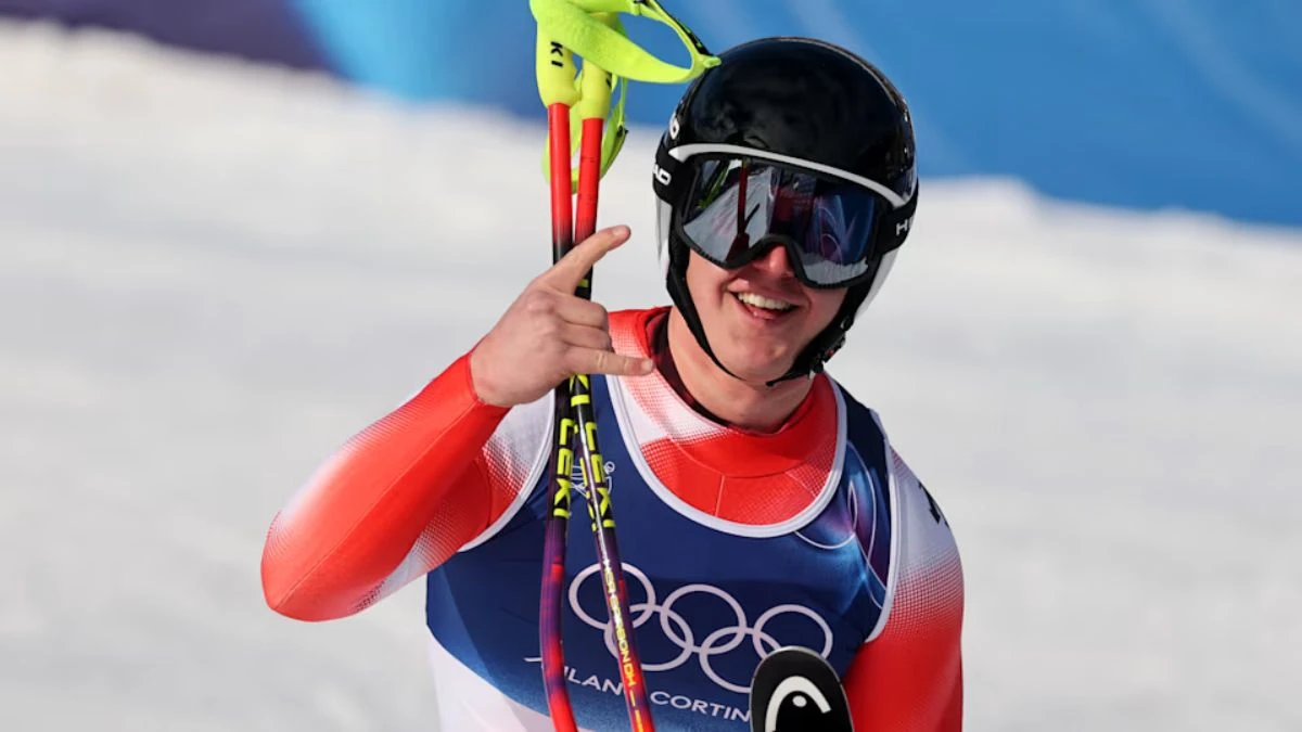 Franjo von Allmen in azione durante la discesa libera a Crans-Montana