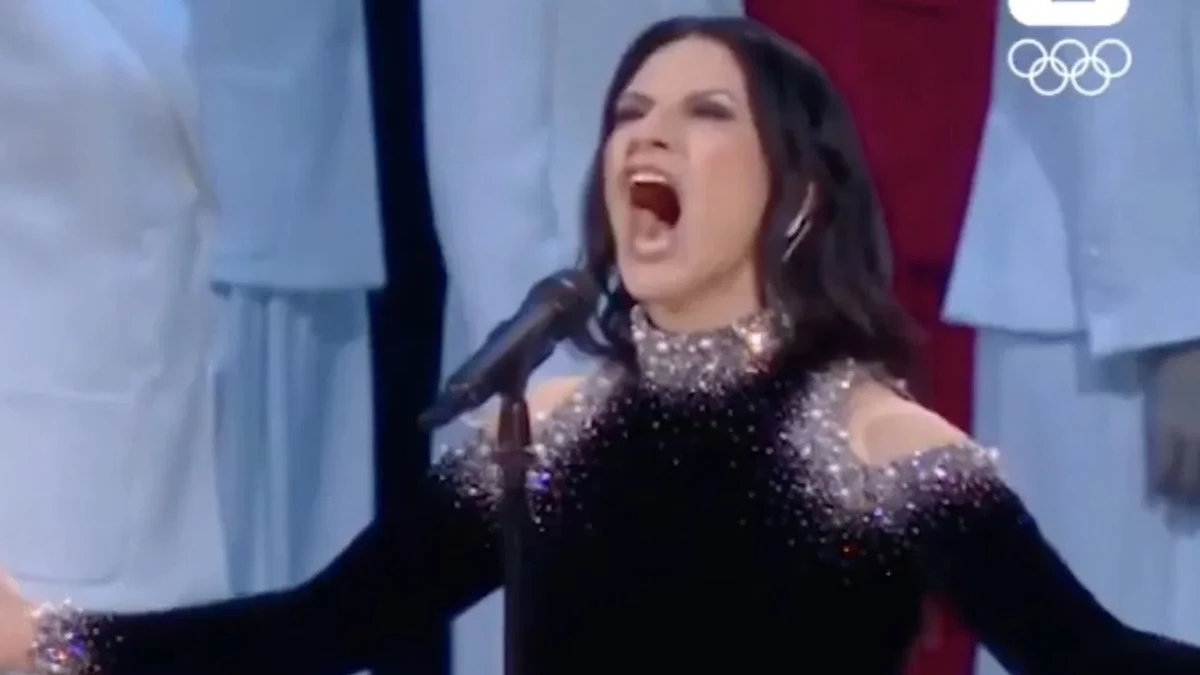 Laura Pausini durante l'esibizione all'apertura delle Olimpiadi Milano-Cortina 2026