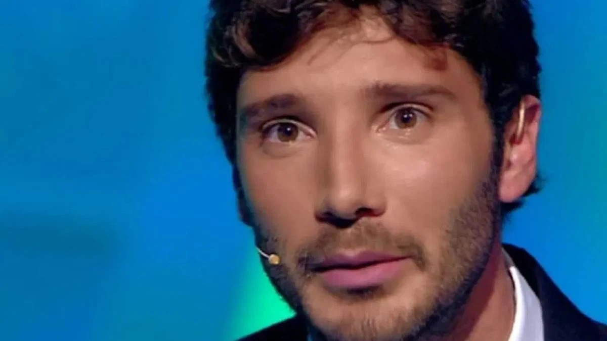 Dettaglio di abiti da scena nella sartoria Canzanella