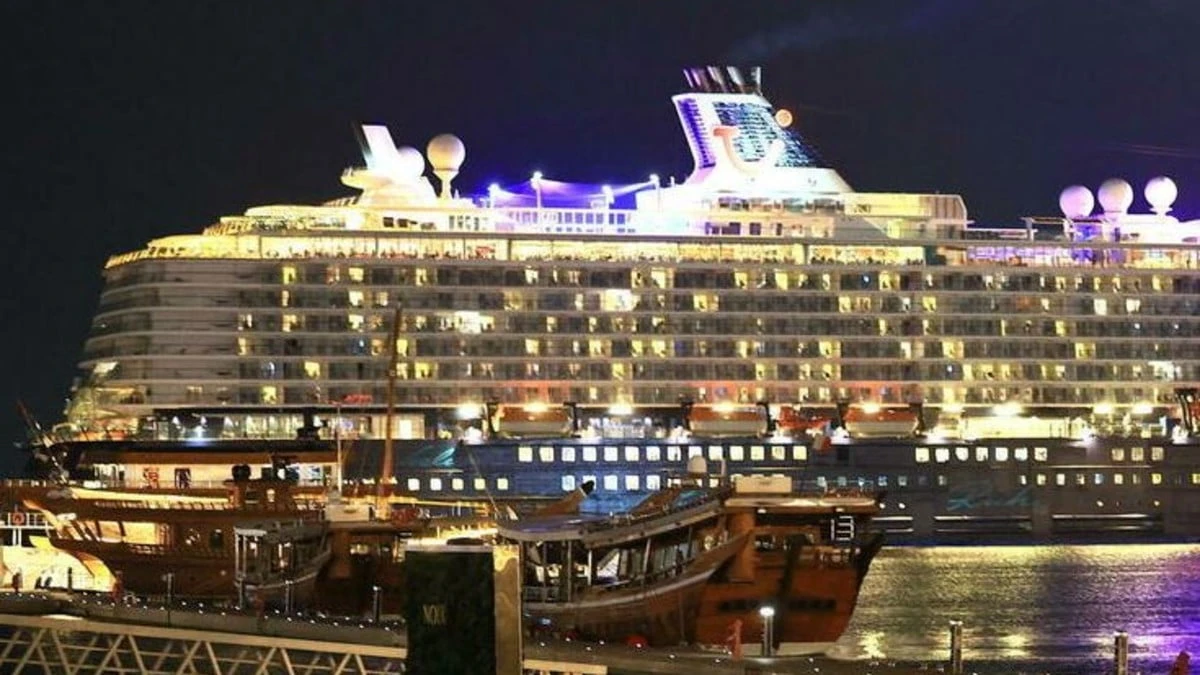 Dubai, 563 italiani bloccati sulla nave da crociera Msc Euribia: paura per l'escalation militare