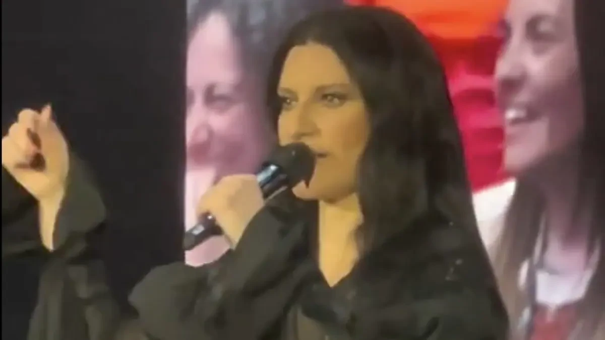 Laura Pausini durante il concerto a Madrid