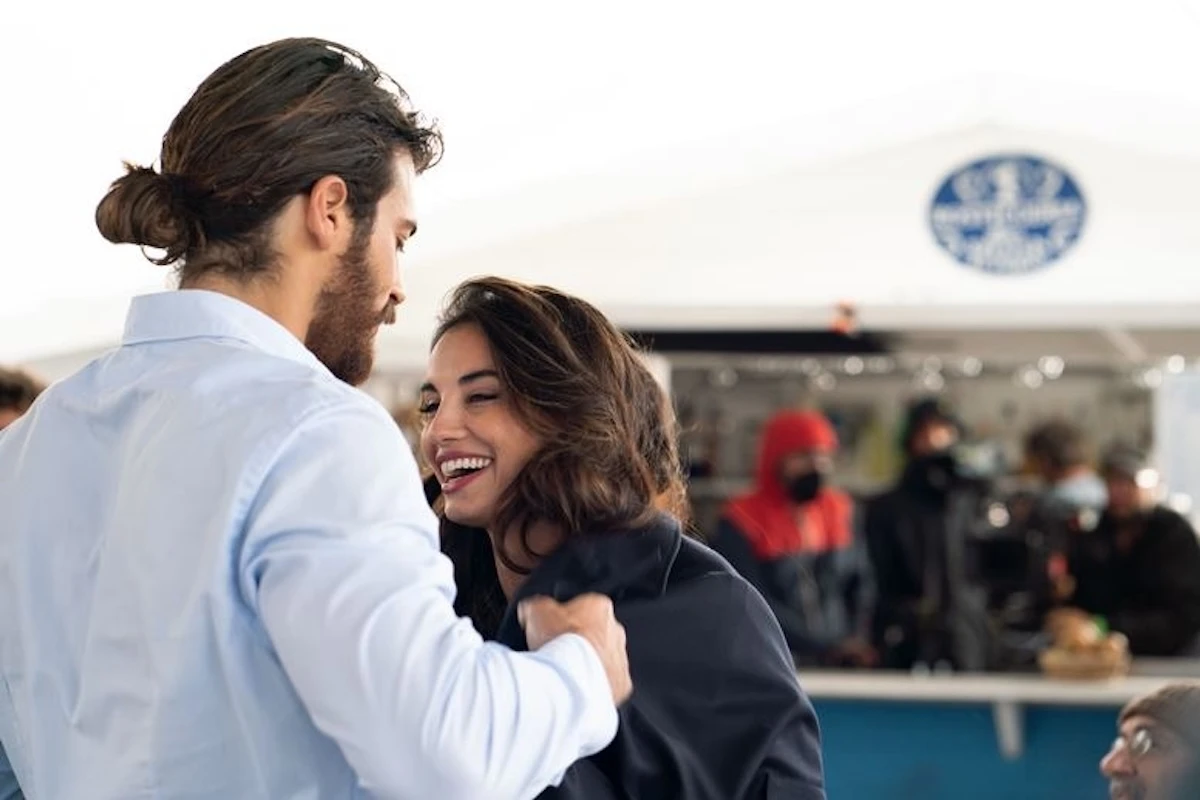 Can Yaman volto noto della televisione internazionale