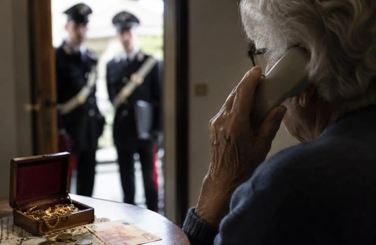 ladri fingono carabinieri
